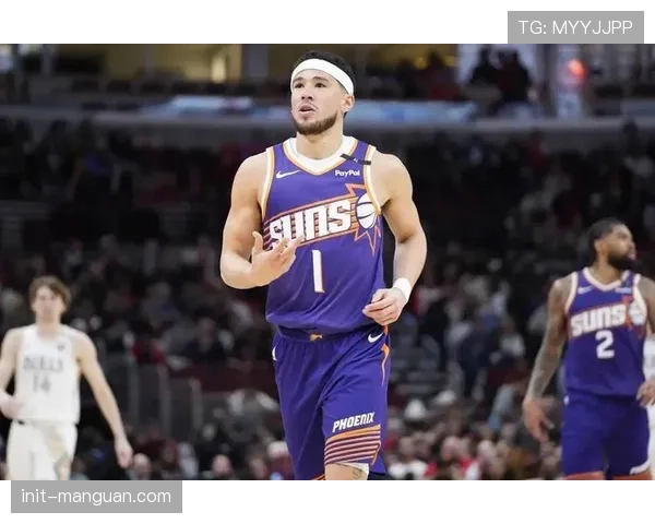 太阳队更新:德文·布克脚部酸痛,但预计可以出战系列赛第四场 太阳队更新:德文·布克脚部酸痛,但预计可以出战系列赛第四场